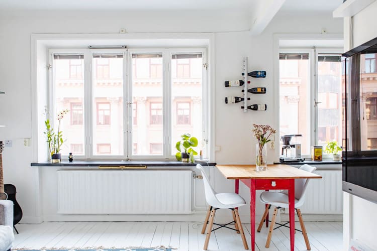 Какие окна установить дома: металлопластиковые или деревянные?